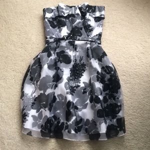 NWT. Women’s White House Black Market Dress